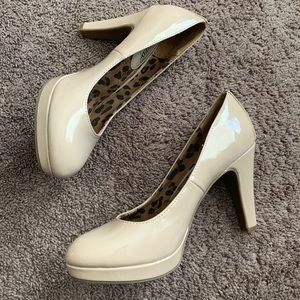 Kenneth Cole Unlisted Nude Tan Heels Leopard Print